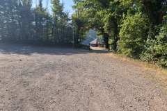 Blick zur Schutzhütte am Flugplatz