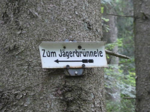 Wegweiser zum Jägerbrünnele.