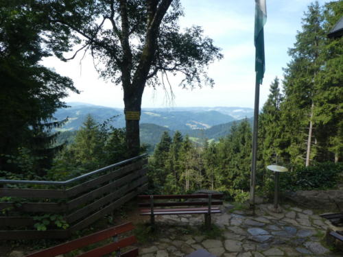 Platz vor der Hohenlochenhütte